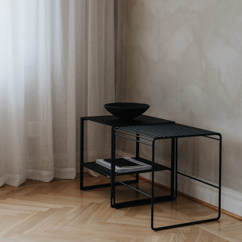 Pallar från By Shape Design i svart stål